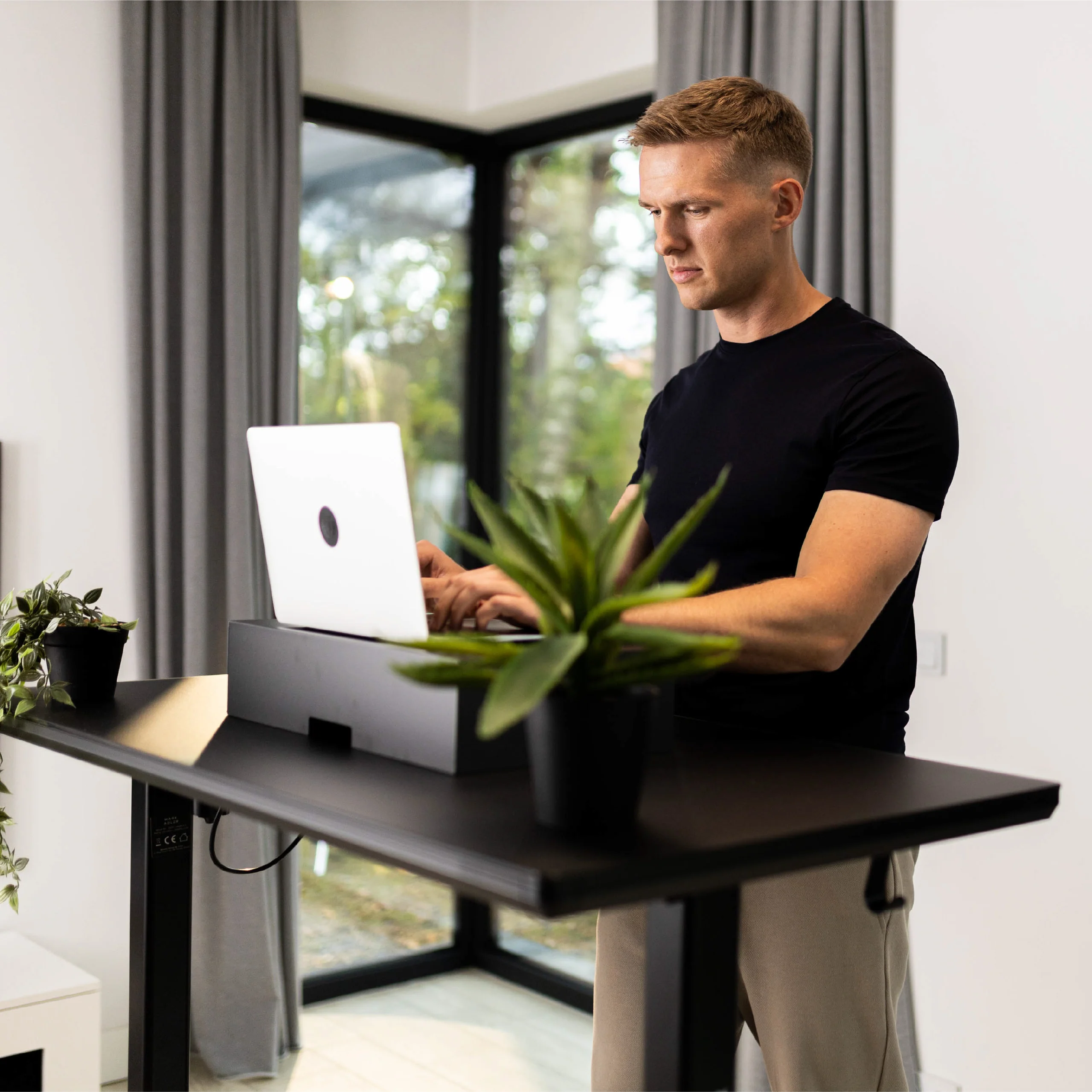 Markadler Leader 8.5 Schwarz Höhenverstellbarer Schreibtisch mit Glasplatte - Image 14
